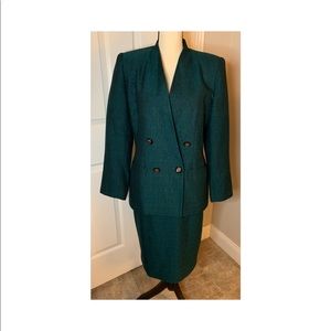 Le Suit Emerald Green Size 10 Flawless!!